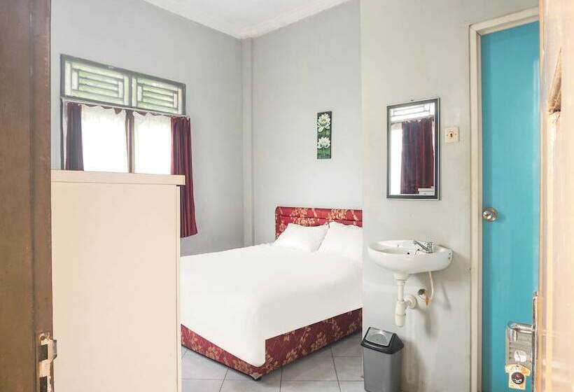 هتل Spot On 91970 Biru Homestay