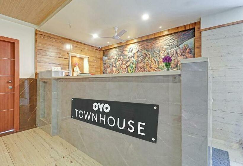 בית מלון כפרי Super Oyo Townhouse 1173 Vandana Residency