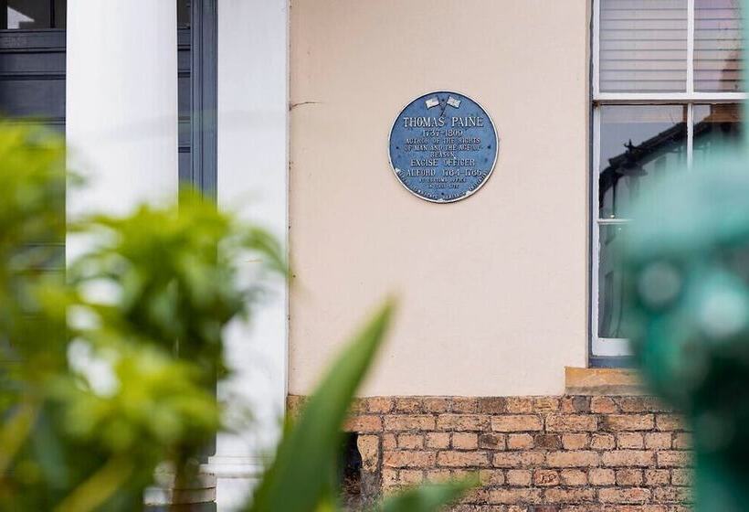 Отель The Windmill