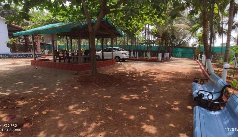 בית מלון כפרי Vasant Lata Farm House