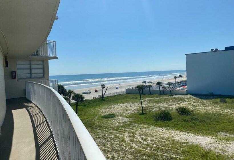 Ocean View Renovated Condo With Pool   Daytona Beach