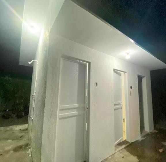 펜션 La Casa Blanca Binoclutan Beach Resort