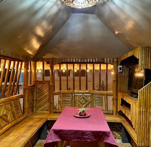 펜션 La Casa Blanca Binoclutan Beach Resort