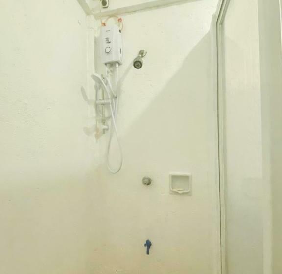 펜션 La Casa Blanca Binoclutan Beach Resort