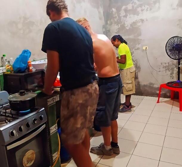 פנסיון Rustic House Hostel