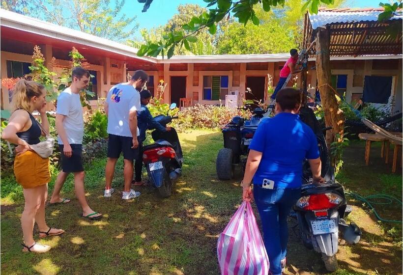 פנסיון Rustic House Hostel