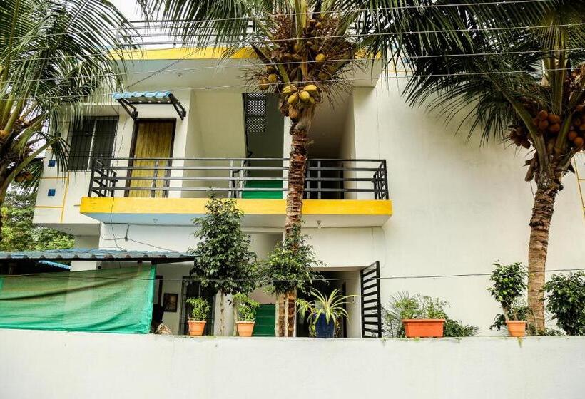 פנסיון The Club House  Swimming Pool That S Better Than The Beach