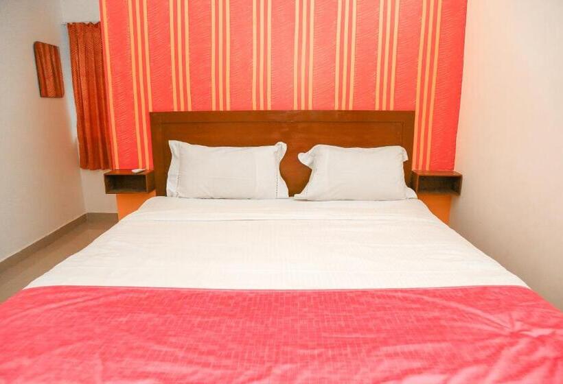 פנסיון The Club House  Swimming Pool That S Better Than The Beach