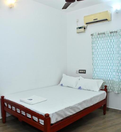 פנסיון The Club House  Swimming Pool That S Better Than The Beach