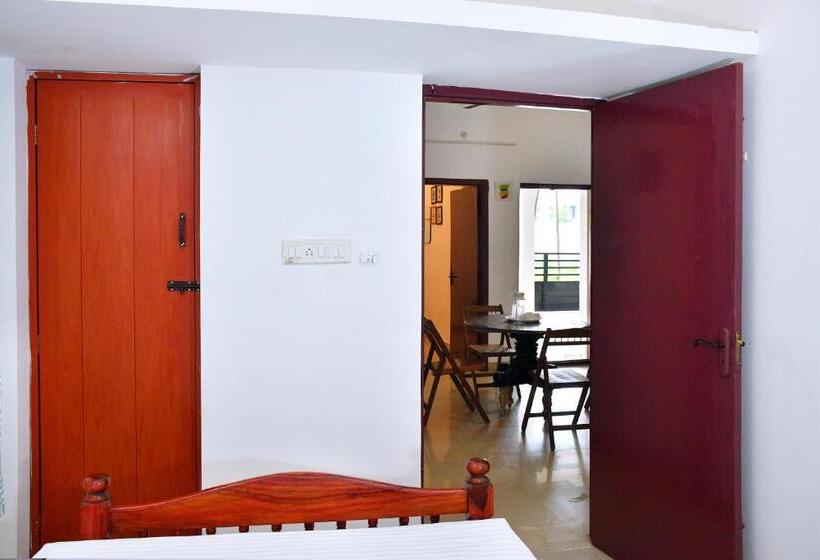 פנסיון The Club House  Swimming Pool That S Better Than The Beach