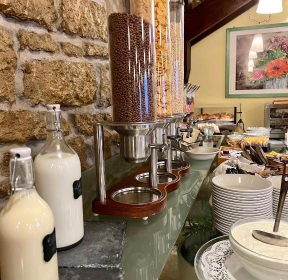 Rainbow Hotel Depandance Joli