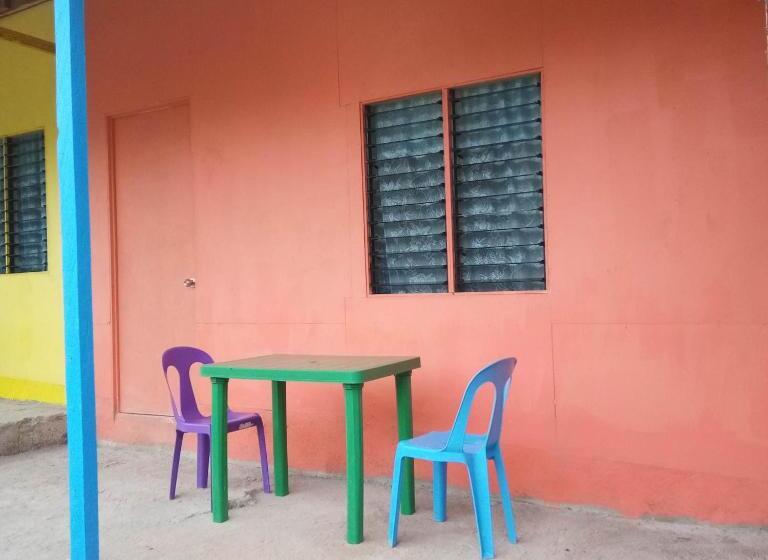 منتجع Scott Camotes Beach House