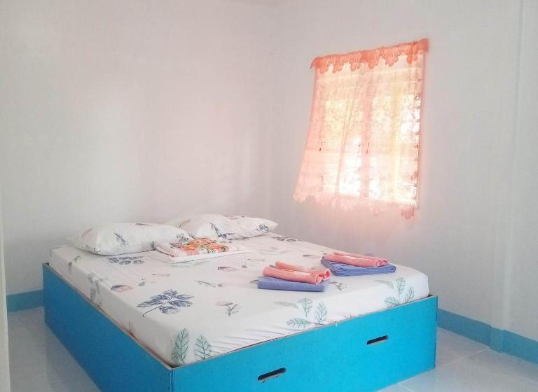 منتجع Scott Camotes Beach House