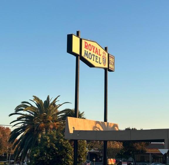 Royal Motel Tracy