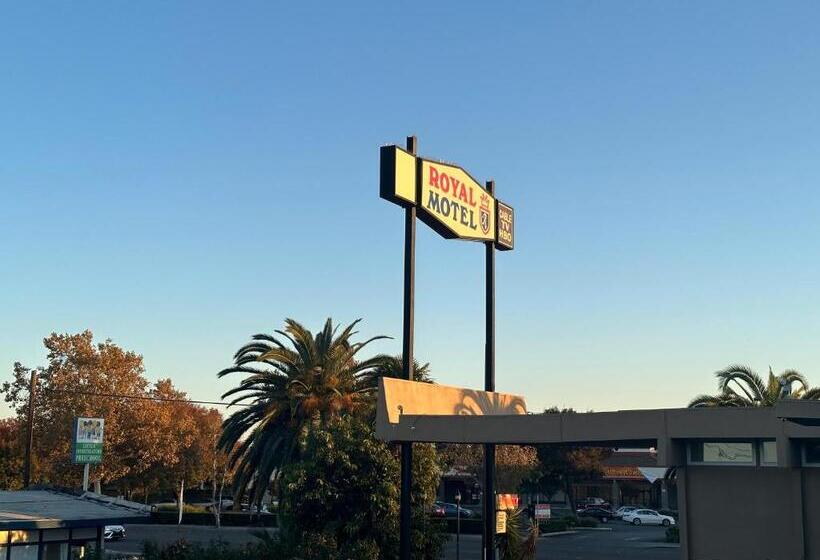 Royal Motel Tracy