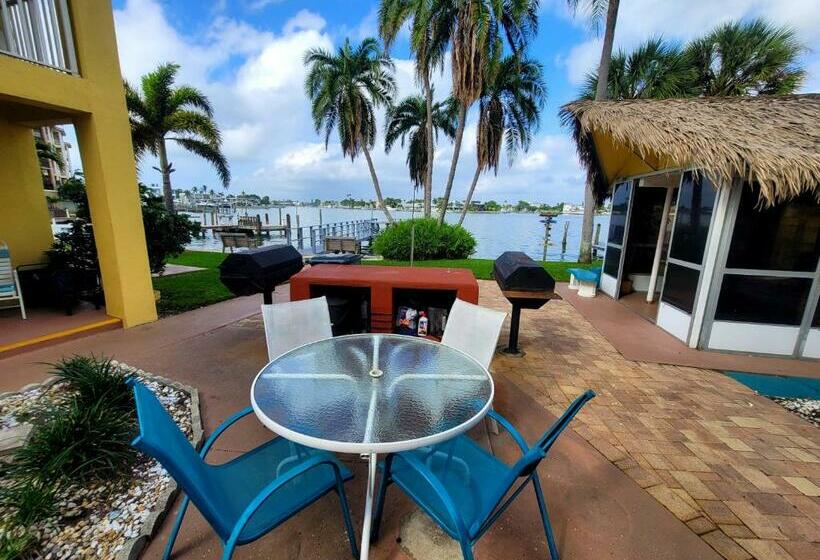 Searenity, Waterside Studio In The Heart Of Treasure Island, Walk To Beach