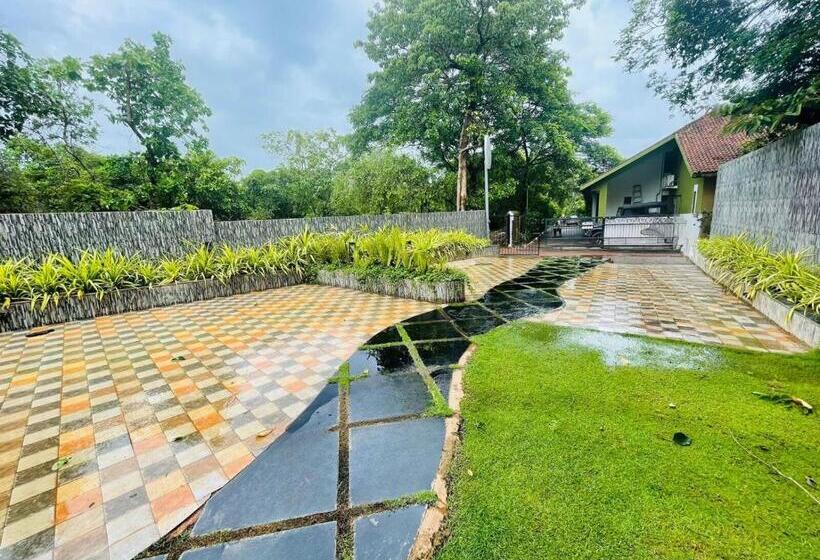 The Mayfield Resort, Vagator