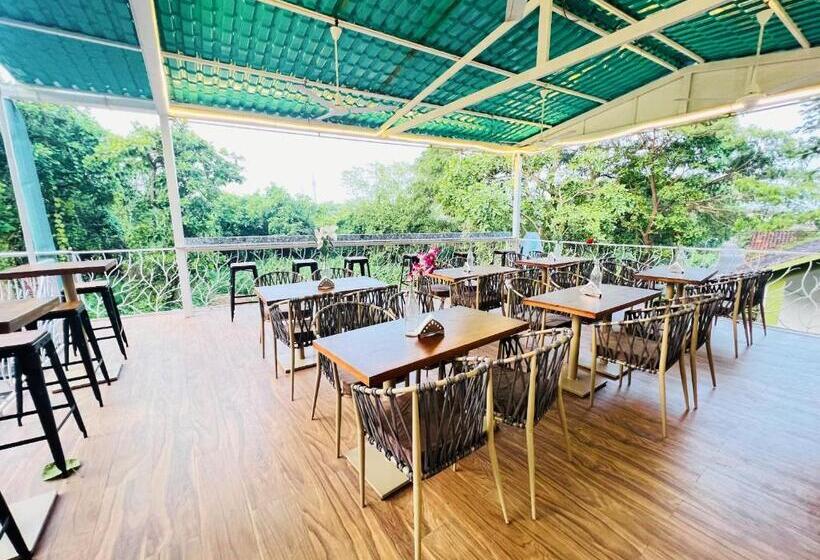 The Mayfield Resort, Vagator