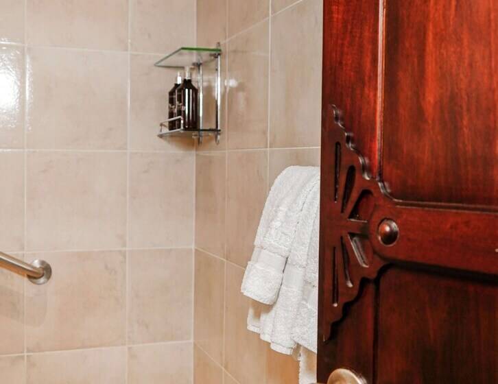 Uzhupud Garden Hotel & Lodge