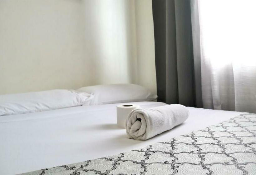 هاستل Goldentown