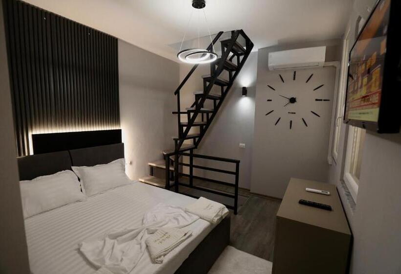 הוסטל Old Town Inn