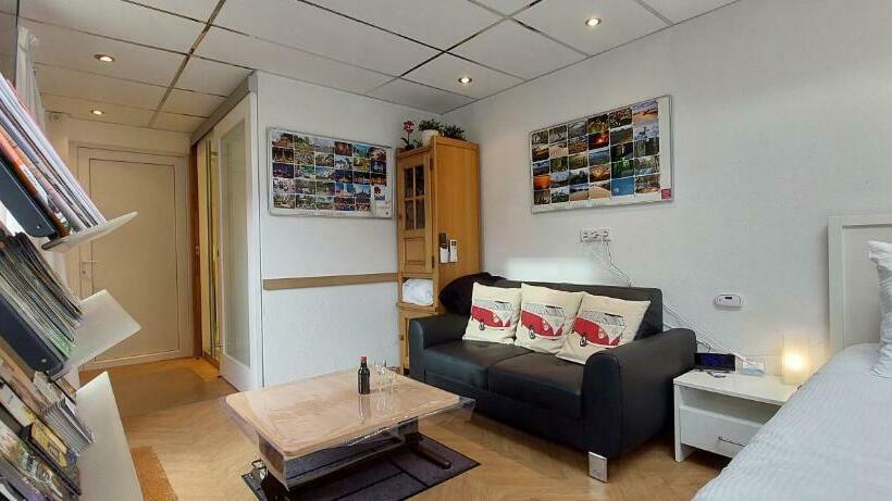 تختخواب و صبحانه Benb Hollandsingel