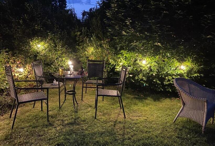 The Crown & Victoria Bed & Breakfast