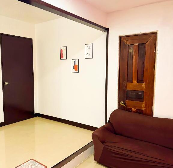 تختخواب و صبحانه Flo Island Home