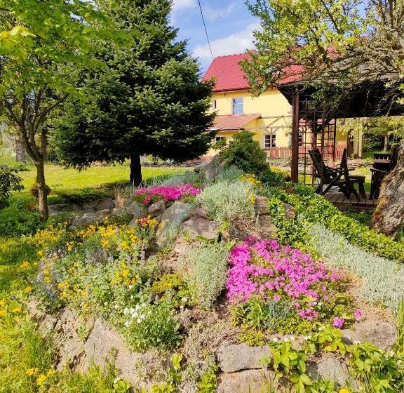 ホテル Agroturystyka Przystanek Góry Sowie