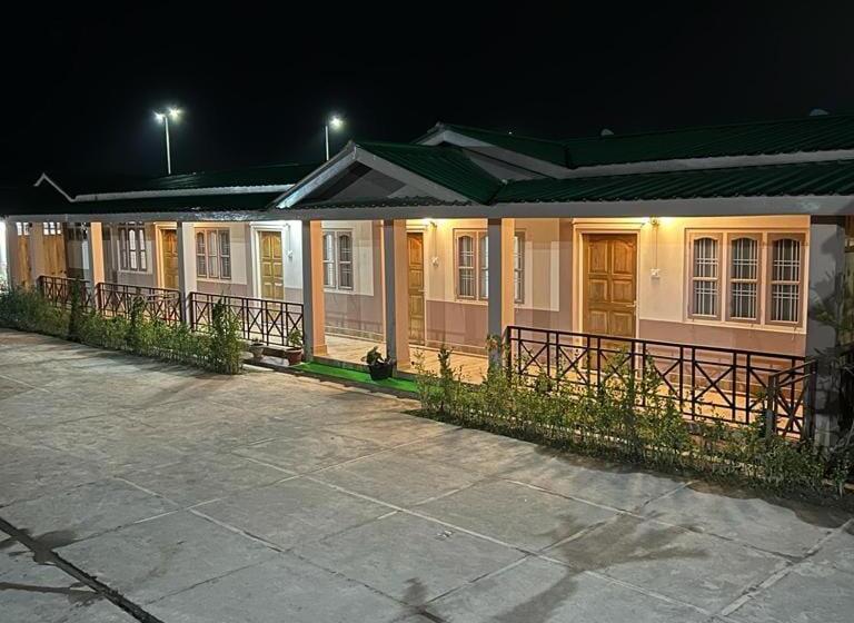 Отель Anne Ziro