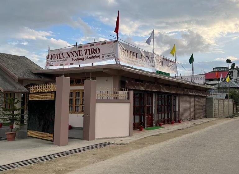 Отель Anne Ziro