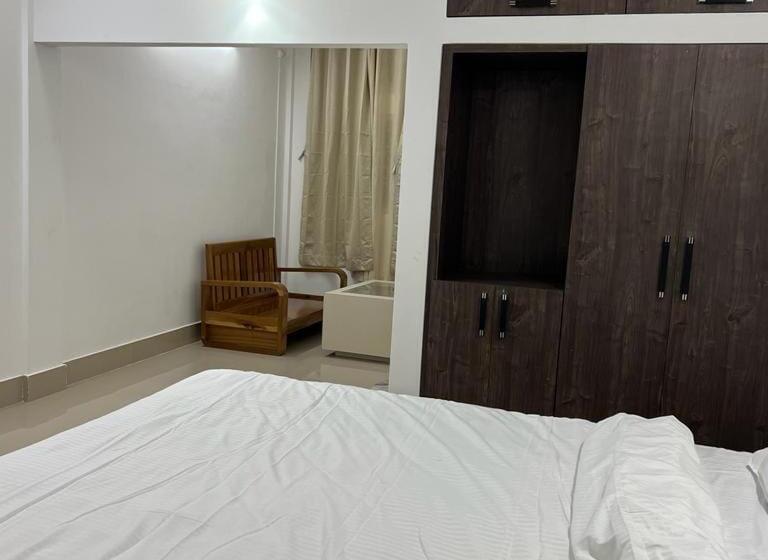 Отель Anne Ziro