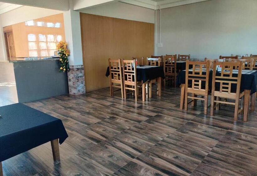 Отель Anne Ziro