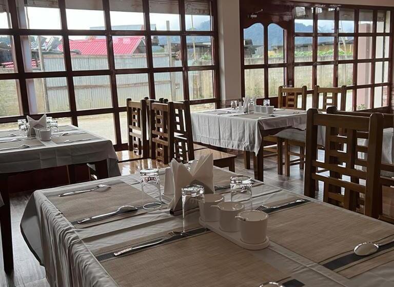 Отель Anne Ziro