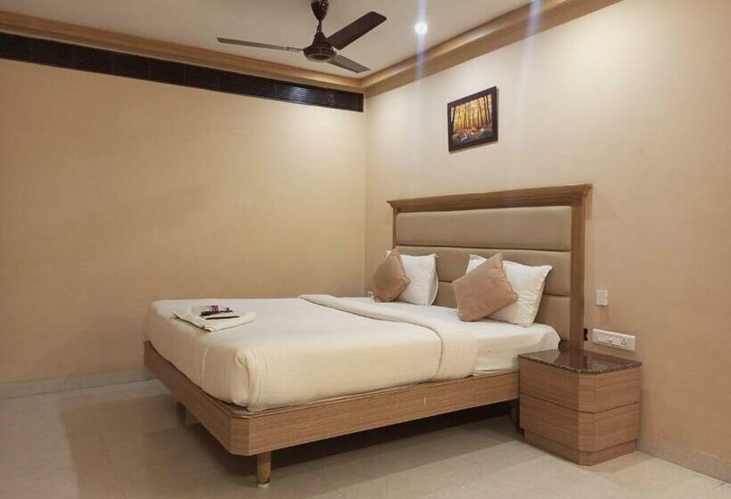 Отель Bairav Grand Madurai