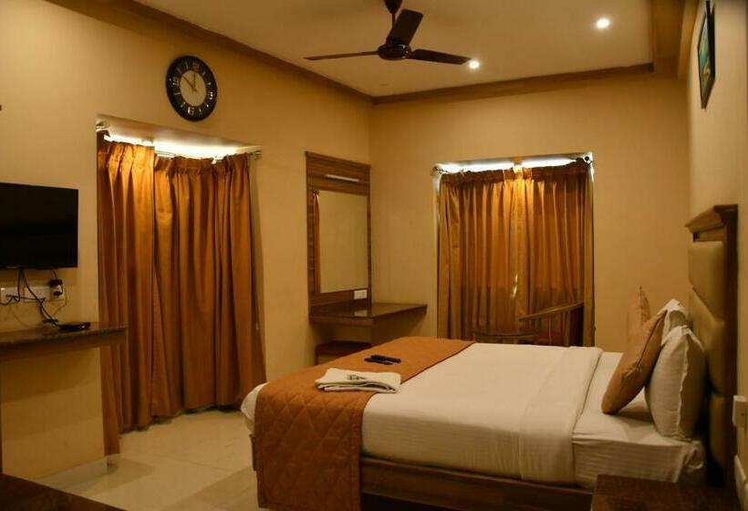 Отель Bairav Grand Madurai