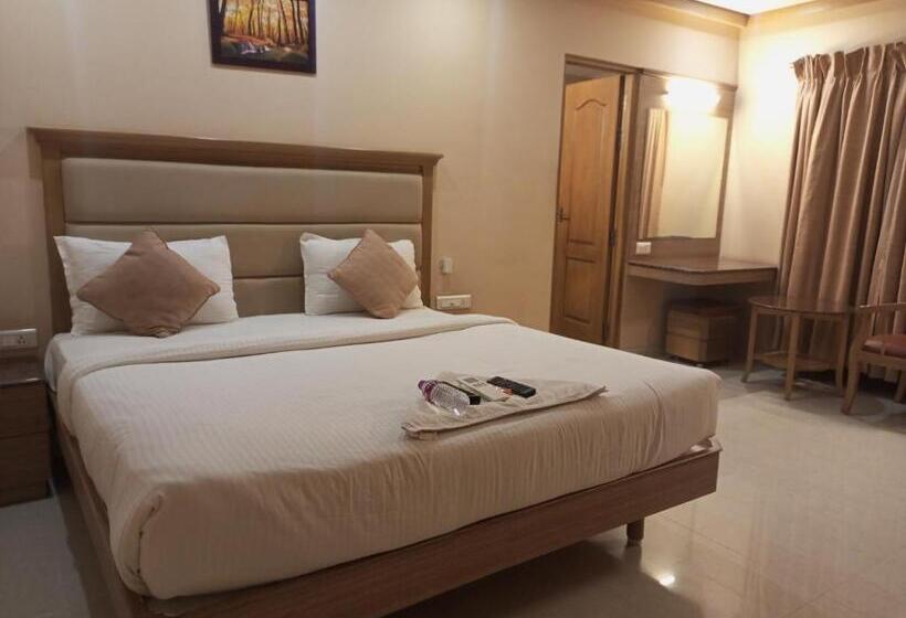 Отель Bairav Grand Madurai