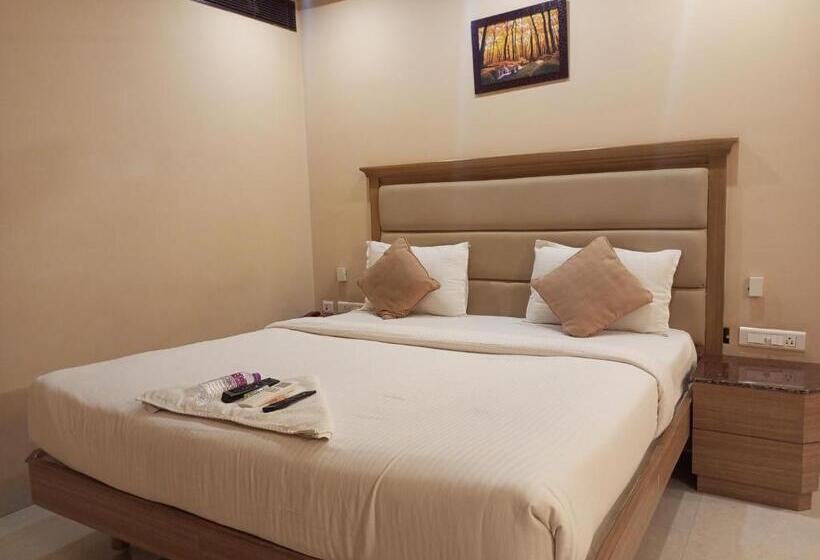 Отель Bairav Grand Madurai