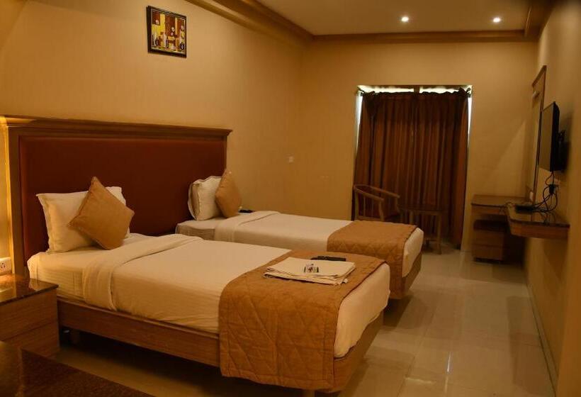 Отель Bairav Grand Madurai