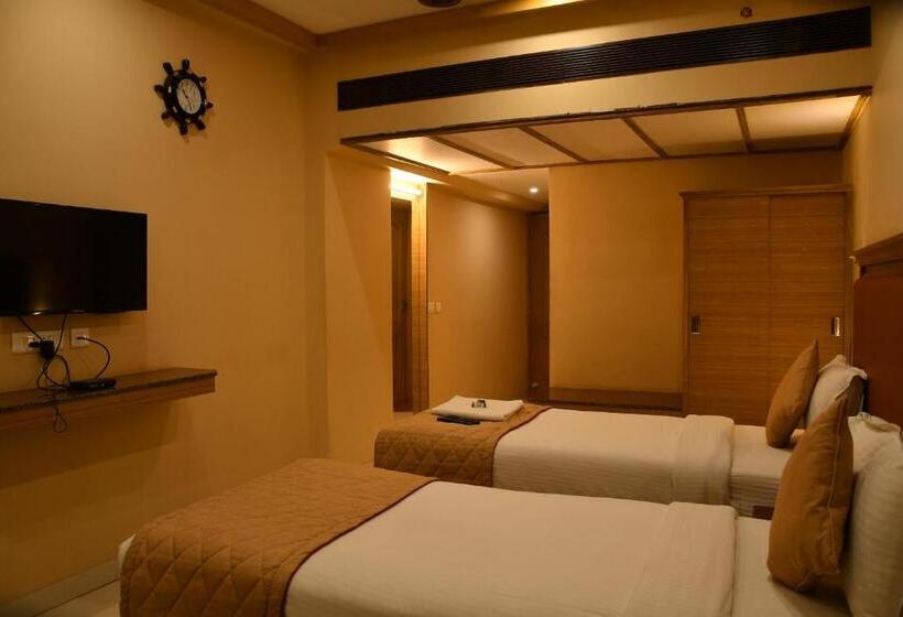 Отель Bairav Grand Madurai