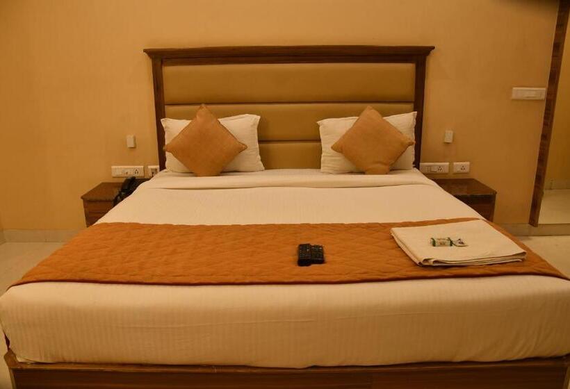 Отель Bairav Grand Madurai