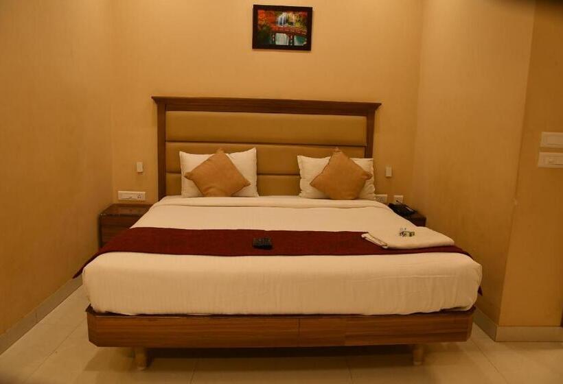 Отель Bairav Grand Madurai