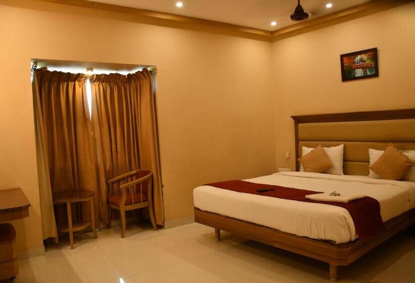 Отель Bairav Grand Madurai