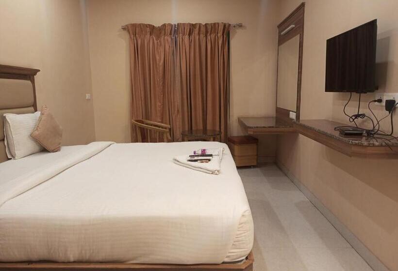 Отель Bairav Grand Madurai