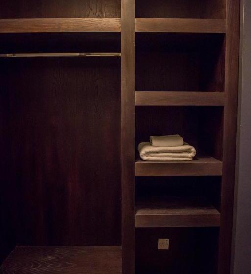 Отель Cat & Lion Country Pub And