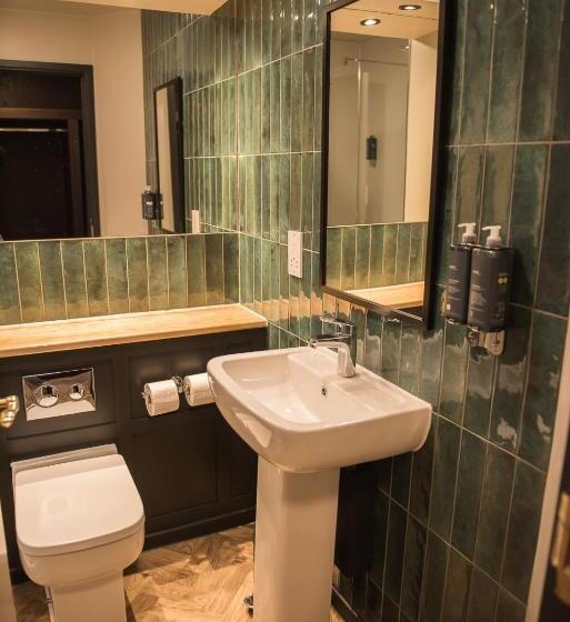 Отель Cat & Lion Country Pub And