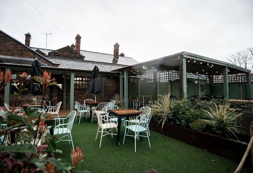 Отель Cat & Lion Country Pub And