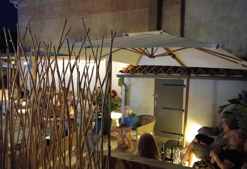 Отель Intense Boutik Hôtel