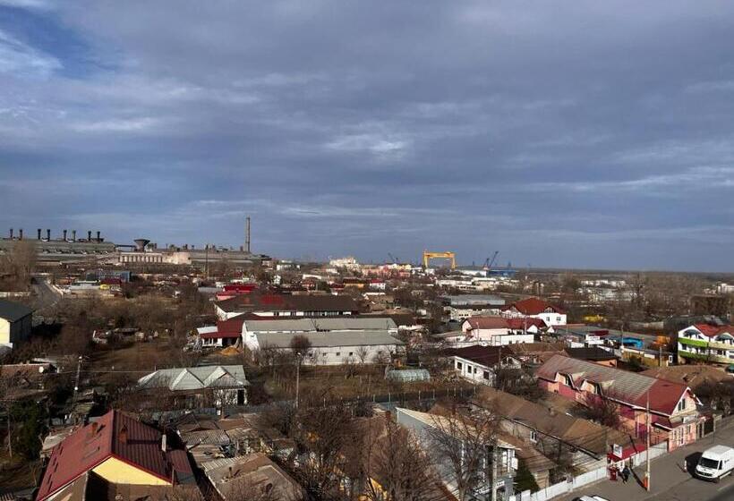 Отель Live Tulcea