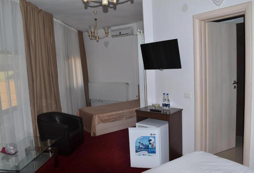 Отель Live Tulcea